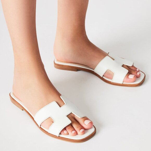 Like new Steve Madden Hadyn Sandal in White Leather flat hermes look alike - Picture 1 of 7